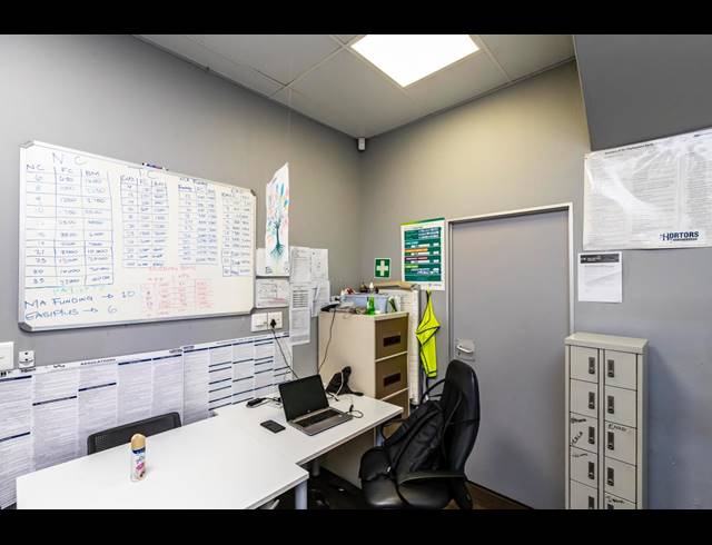 625M² OFFICE FOR SALE IN EAST LONDON CENTRAL